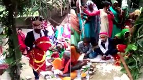 印度,婚禮,習俗,木新娘,木雕,結婚（圖／翻攝自twitter-ANINewsUP）