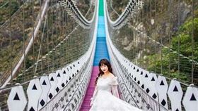 雙龍瀑布七彩吊橋。（圖／IG @w.min1023提供）

