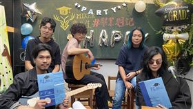 麋先生與鼓鼓。（圖／相信音樂提供）