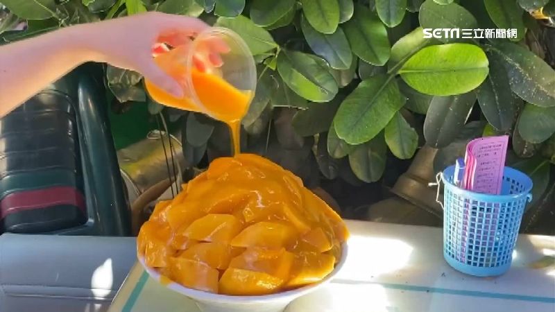 開店前發完號碼牌　芒果冰一碗難求