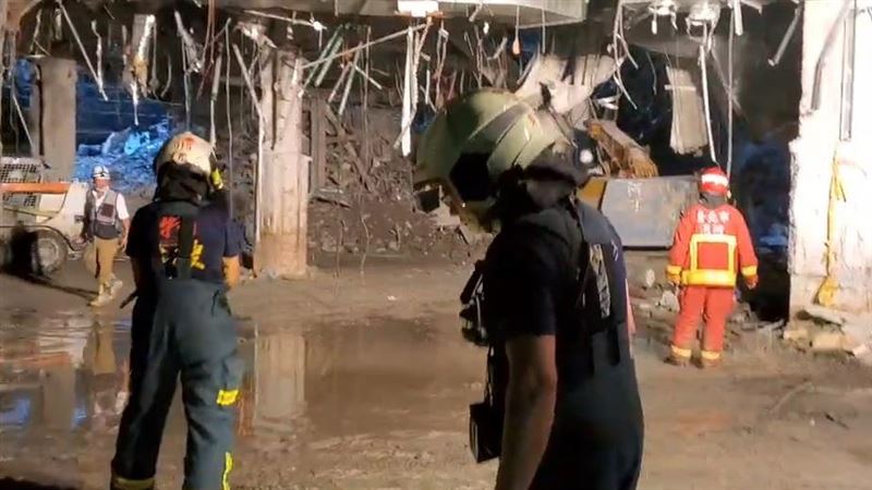 京華城坍塌工人亡　獨子淚崩招魂成功