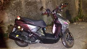 車禍,台北,山區,避震器,機車零件,車廂,車牌,螺絲（圖／翻攝自臉書社團《五指山追焦團》）