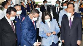 蔡英文總統去年初指示加強照顧警消醫療權益。（圖／內政部提供）