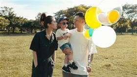 余文樂開心宣布家中天將大禮，那就是老婆王棠云懷上了二胎。微博