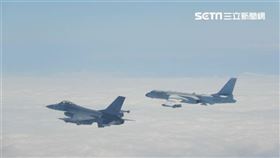 空軍司令部今（21）日表示，中午偵獲中共殲10型戰機短暫進入臺灣西南空域，除廣播告警外，我偵巡戰機全程掌握，並驅離應處。