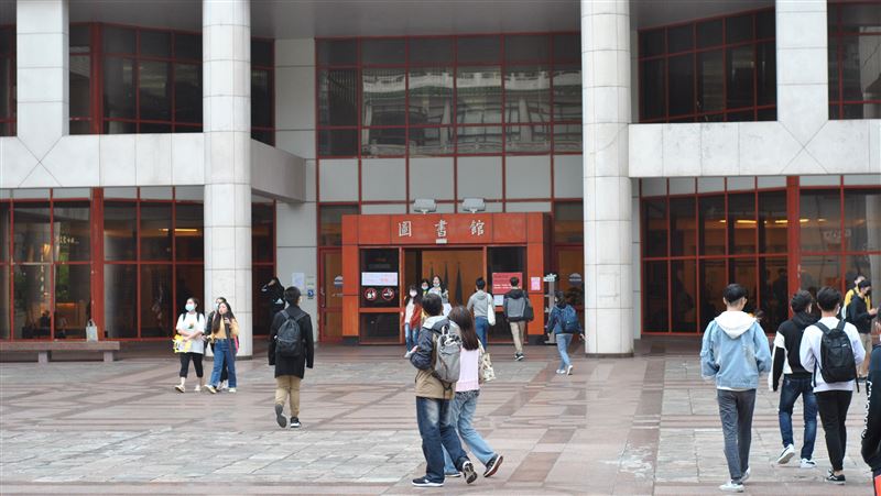 大學生人數　教部估這年首跌破百萬人