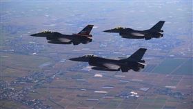 蔡英文臉書分享F16飛行照片（圖／翻攝臉書）