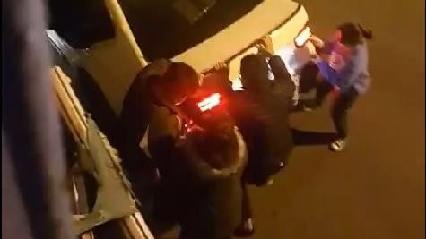 4煞當街塞男子進車廂　她狂喊：不要