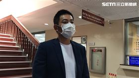 ▲趙駿亞出庭，當庭給付15萬元和解金給員警，獲得員警原諒。（圖／記者楊佩琪攝）