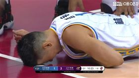 他「飛撞＋重推」林書豪　中媒也開罵
CBA,林書豪,北京首鋼,遼寧,叢明晨,惡意犯規
翻攝自微博