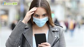 名家專用／NOW健康／耳鳴患者一定要規律服藥，觀看疫情相關新聞也最好不要超過30分鐘，以免造成情緒過度起伏。(勿用)