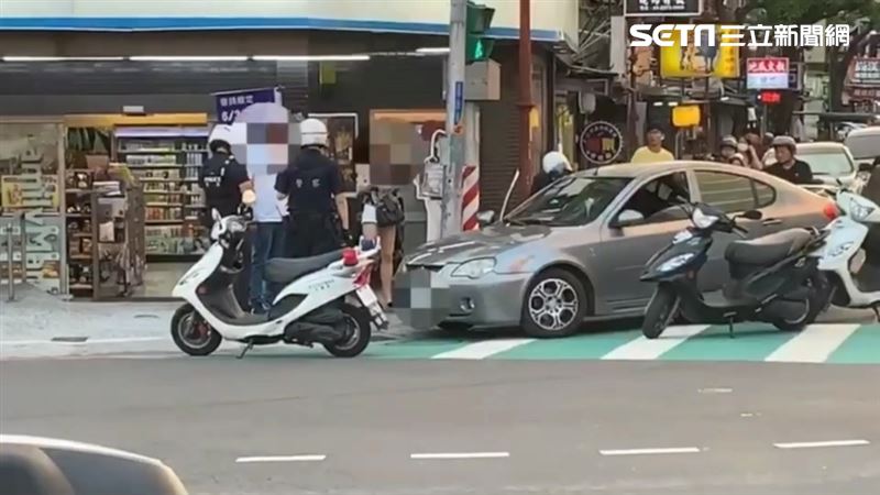 載熱褲妹越線！警驚見毛小孩腳踩槍械