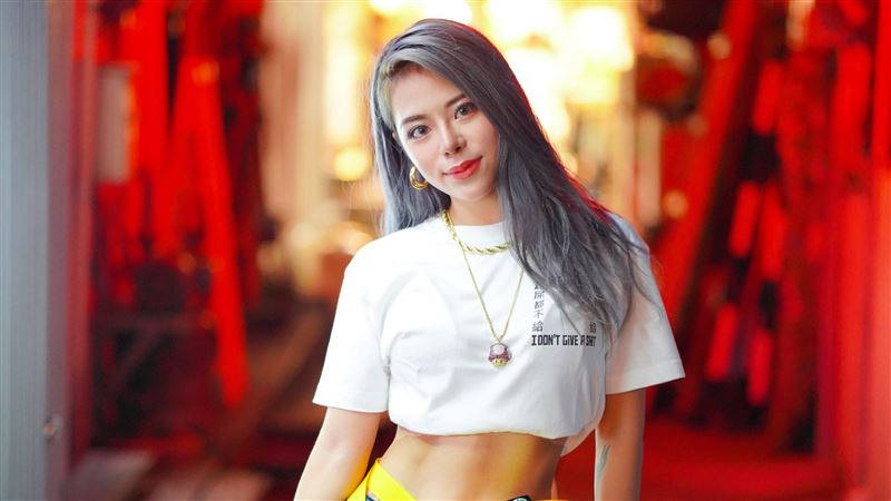 女星驚曝空中墜地　大腿全是瘀青傷痕