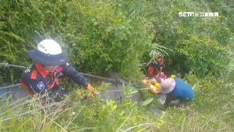 釣客烏岩角中暑暈倒　消防員攀繩救援