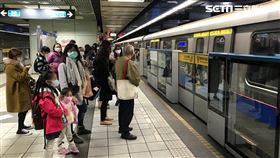 台北捷運南港站電力異常　記者李依璇攝影