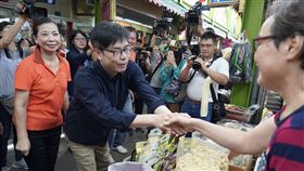 陳其邁體驗包粽　三鳳中街店家喊凍蒜