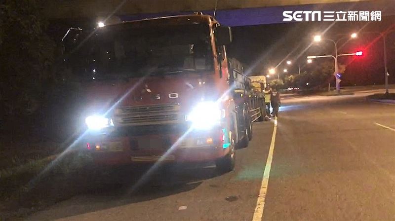 快訊／國3板車爆胎　20輛車遭波及