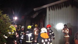 台南祖孫4人葬火窟　母蹲地崩潰痛哭