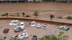 三峽大壩潰堤在即？重慶爆80年最大洪水…已逾20人死亡▲。（圖／翻攝自人民日報、南方都市報微博）