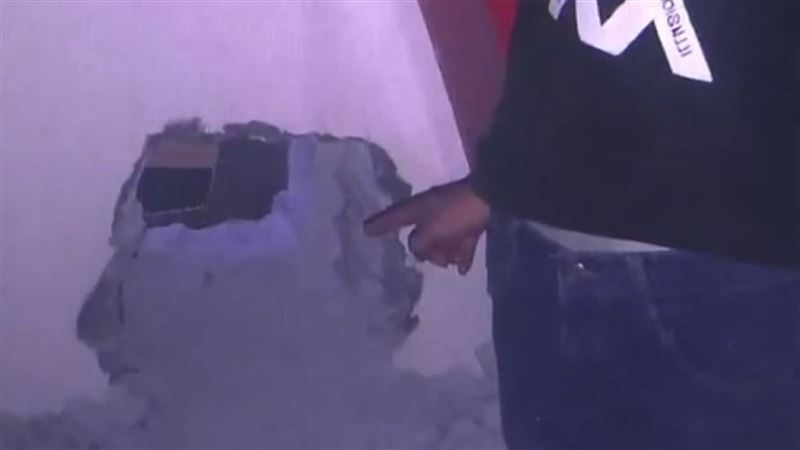 賊花3天挖洞鑽牆　摸走14支手機