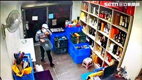 黑幫太子爺池勁緯潛入酒行竊取70萬元名酒。（圖／翻攝畫面）