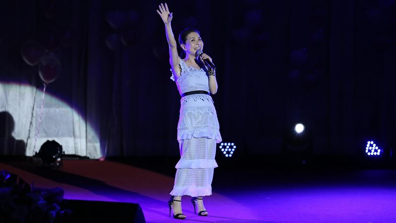 張清芳宛如灰姑娘　趁尪睡著偷溜出門