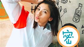 賈靜雯、比莉。（草舍文化提供）