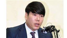 ▲姜正浩召開記者會道歉。（圖／截自韓國媒體）