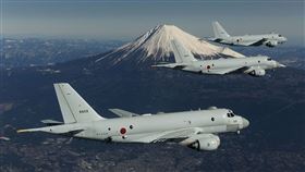 日本海上自衛隊18日下午在鹿兒島縣奄美大島東北方發現一艘外國潛艦潛航，出動P-1反潛機（圖）、P-3C反潛機與多艘潛艦進行情蒐與警戒監視。（圖／翻攝自維基共享資源網頁；作者海上自衛隊 ，CC BY 4.0）