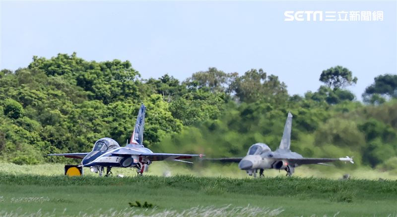 高教機「勇鷹」首飛英姿。（記者邱榮吉/台中拍攝）