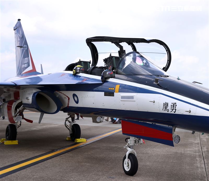 高教機「勇鷹」首飛英姿。（記者邱榮吉/台中拍攝）