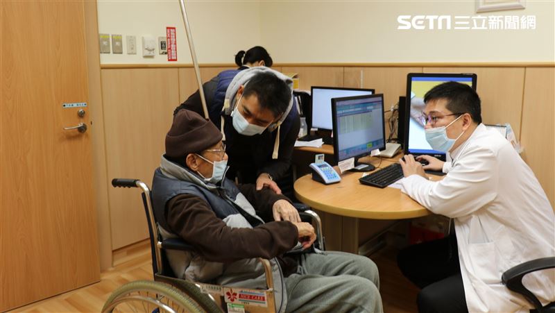 百歲人瑞罹無石性膽囊炎　腹腔鏡切膽