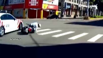 警撞騎士肇逃？扯謊改口畫面全都錄
