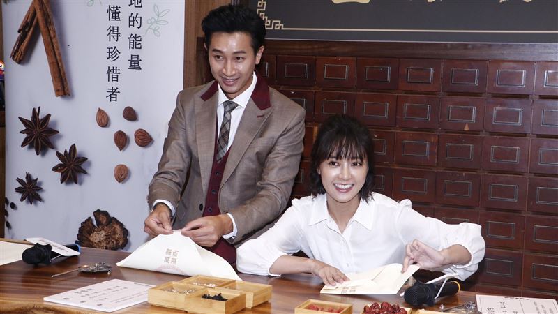 女星爆長期隱疾　「想放屁都放不出」