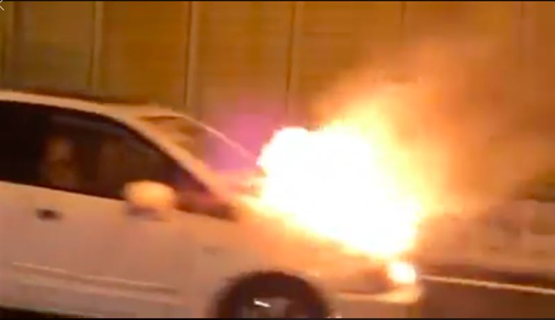 國1事故！10秒轎車變「火車」！