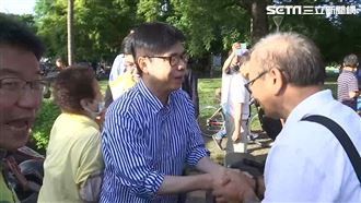 陳其邁連假首日　早起現身漁市場拜票