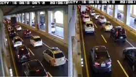 台61線西濱快速公路鳳鼻隧道南向塞車（圖／翻攝自公路總局）