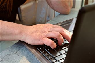 假冒台商騙女27萬再性侵　判3年8月定讞