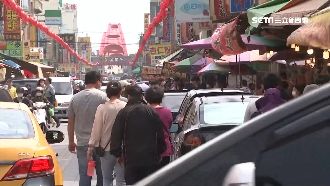 防疫鬆綁！1968人潮示警將下架