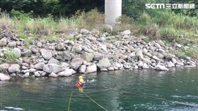 新竹內灣橋下傳出2名高中生溺水。（圖／翻攝畫面）