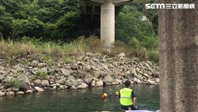 新竹內灣橋下傳出2名高中生溺水。（圖／翻攝畫面）