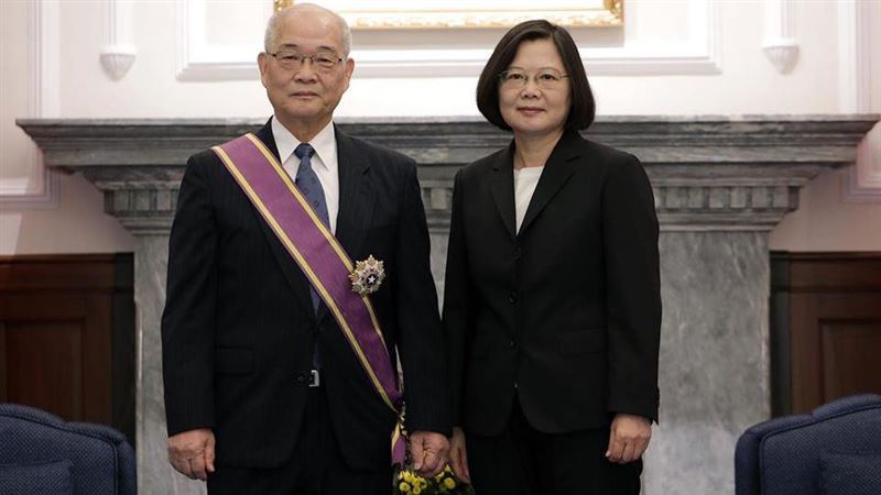台灣肝帝陳定信逝　蔡英文貼照曝這事