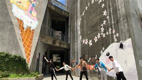 ▲這次的裝置藝術發想，以童趣結合桐花意像為主。（圖／新竹縣政府文化局提供）