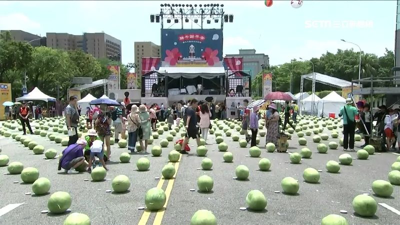 凱道999人頂高溫　端午改「立瓜」