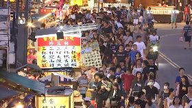 A夜市爆人潮2400