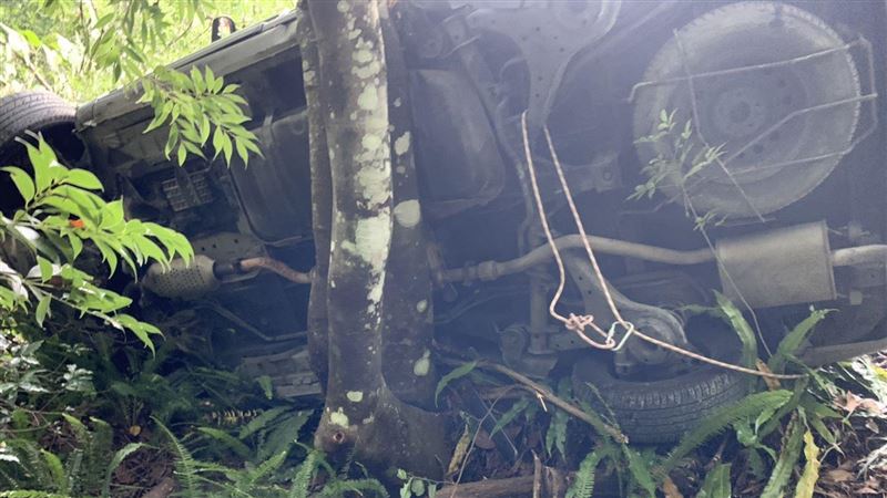 司馬庫斯休旅車翻落邊坡　6人困車內