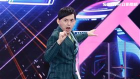 黃子佼所主持的素人選秀節目《平民巨星》，今（26日）請來本土天團玖壹壹擔任評審。圖／記者林聖凱攝影