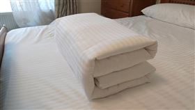 還在當兵？民宿驚見「豆腐被」　眾男網友喊掀了：直接洞八
圖翻攝自爆怨公社臉書