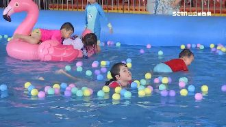 頑皮世界3層樓滑水道　大人小孩嗨翻