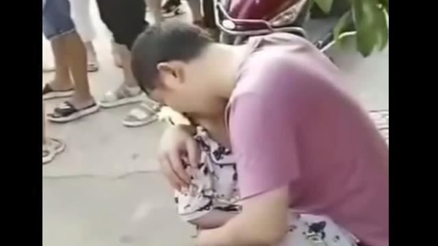 5歲童悶死車內　闖禍幼師竟辯吃午飯